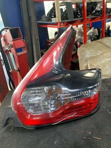 Задній правий стоп 26550BV80A NISSAN