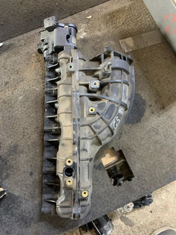 Колектор впускний 283102F010 HYUNDAI