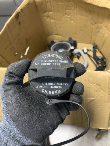 Кришка бензобаку 3101038600 HYUNDAI