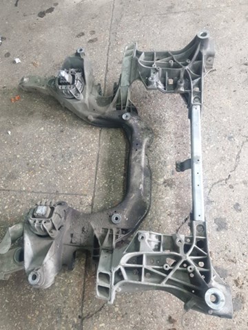 Передня балка 31116799321 BMW