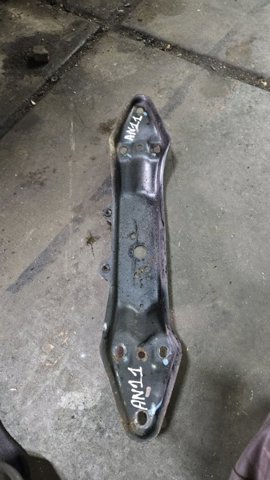 Балка кріплення коробки передач 41021AC381 SUBARU