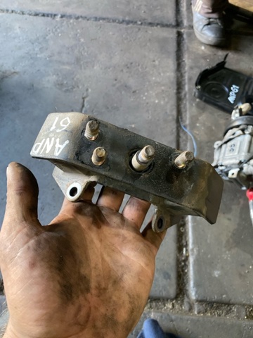 Підвіска КПП 41022AE120 SUBARU