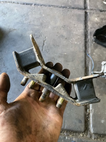 Подушка трансмісії (опора коробки передач) Subaru Impreza II