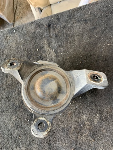 Подушка (опора) двигуна, ліва 41022AG031 SUBARU