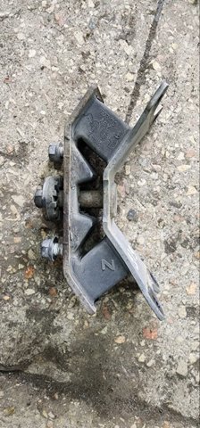 Подушка коробки передач 41022AG10A SUBARU