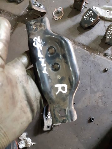 Кронштейн подушки (опори) двигуна, правої 41031FA080 SUBARU