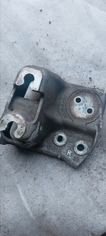 Кронштейн подушки (опори) двигуна, правої 41032AJ050 SUBARU