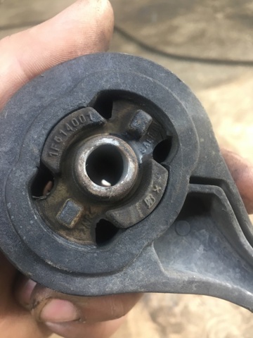 Подушка (опора) двигуна, верхня 41040FE000 SUBARU
