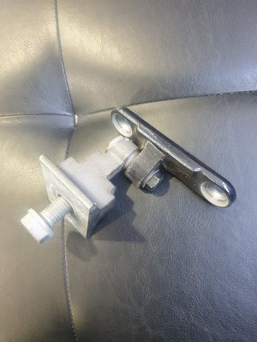 Петля передніх дверей права 41517259594 BMW