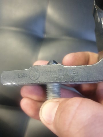 Петля заднтої двері, правої 41527259598 BMW