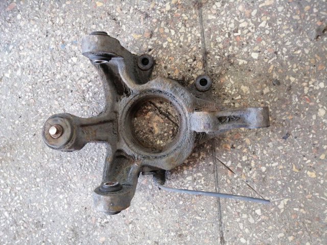 Цапфа поворотного кулака 4230548031 TOYOTA