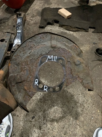 Захист гальмівного диска заднього, правий 441514EA0A NISSAN