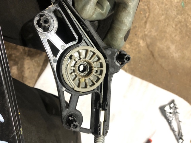 Механізм склопідйомника двері задньої, лівої 4G0839461 VAG
