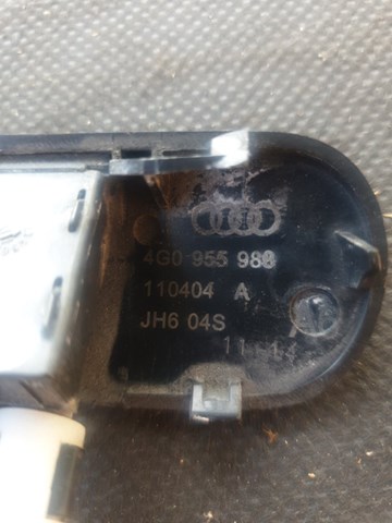 Форсунка омивача скла лобового, права 4G8955988 VAG