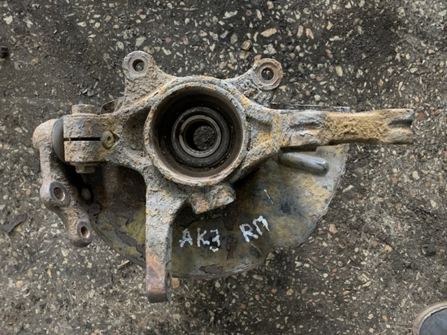 Цапфа передні праві 517163U000 HYUNDAI