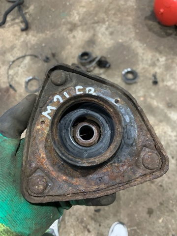 Кріплення переднього амортизатора 546102Y500 HYUNDAI