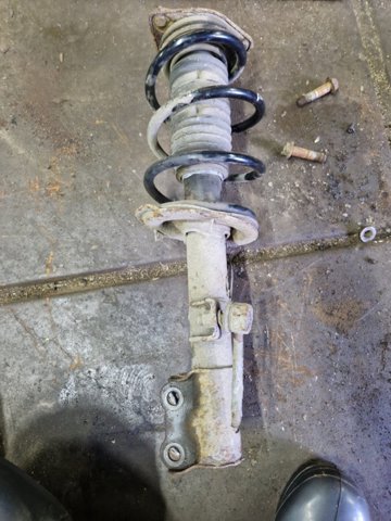 Стійка передня права 546612Y001 HYUNDAI