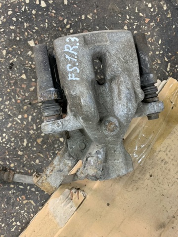 Супорт гальмівний задній правий 5540161M00999 SUZUKI