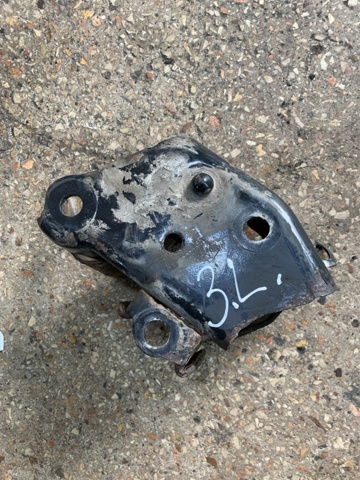Кронштейн задньої балки 55430BA60A NISSAN