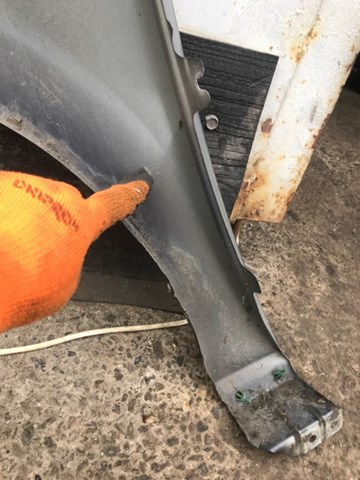 Переднє праве крило 57120SG0009P SUBARU