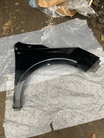 Переднє праве крило 57120SG0209P SUBARU