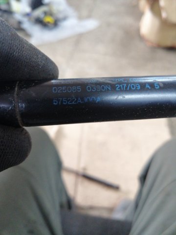 Стійка капота 57522AJ00A SUBARU