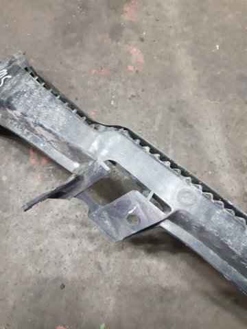 Кронштейн бампера переднього, правий 57707AJ220 SUBARU