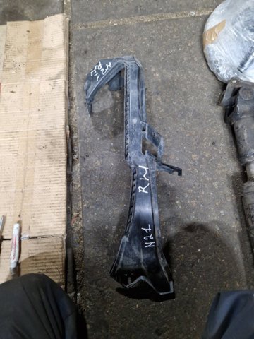 Кронштейн бампера переднього, правий 57707AJ220 SUBARU