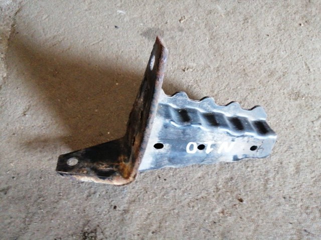Кронштейн передньої балки 57755AJ000 SUBARU