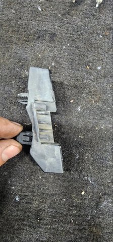 Кронштейн бампера переднього 57765AG001 SUBARU