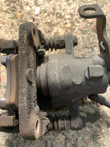 Супорт гальмівний задній правий 58400A2300 HYUNDAI