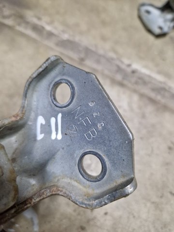 Петля передніх дверей права 60070AG0109P SUBARU