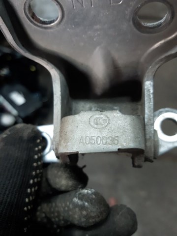 Петля передніх дверей, правих 60079AG012 SUBARU