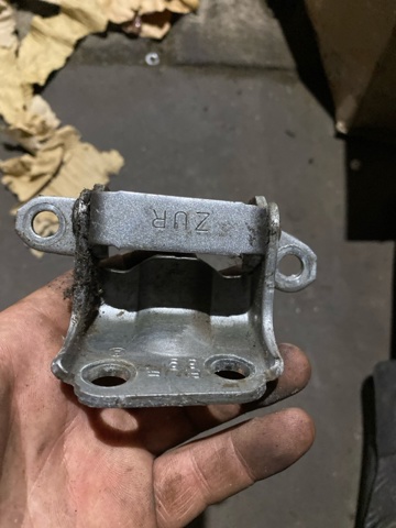 Петля задніх дверей, правих 60470AG00A9P SUBARU