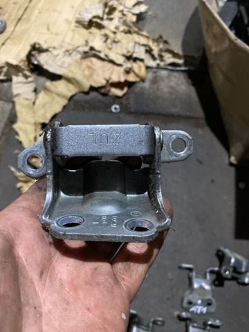 Завіса дверей задніх лівих 60470AG01A9P SUBARU