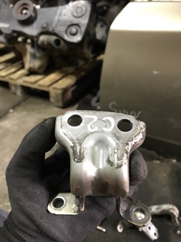 Петля задніх дверей, правих 60470FG0009P SUBARU