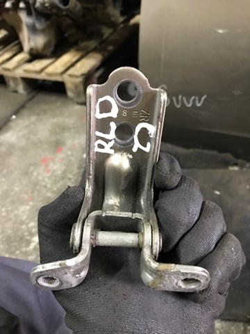 Завіса дверей задніх лівих 60470FG0309P SUBARU