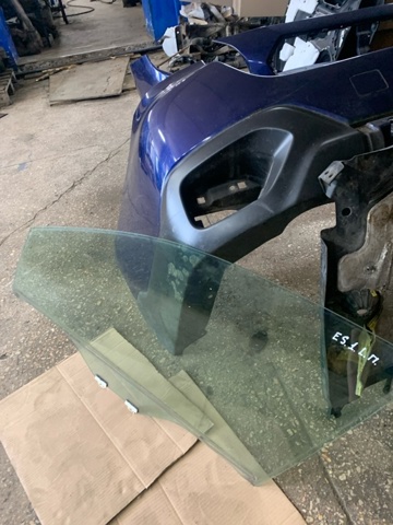 Скло водійських дверей 61011AL010 SUBARU