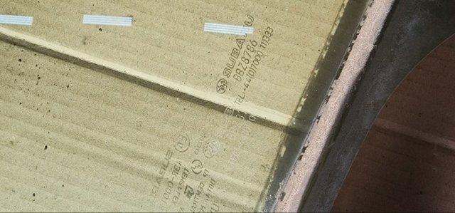 Скло передньої правої двері 61011FG000 SUBARU