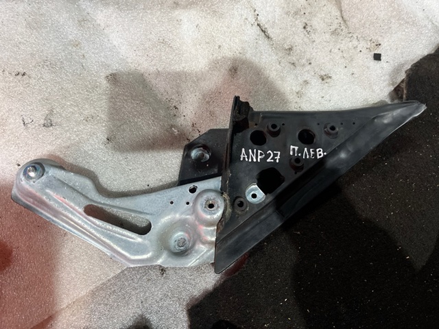 Кронштейн кріплення дзеркала заднього виду, лівий 61158SA010 SUBARU