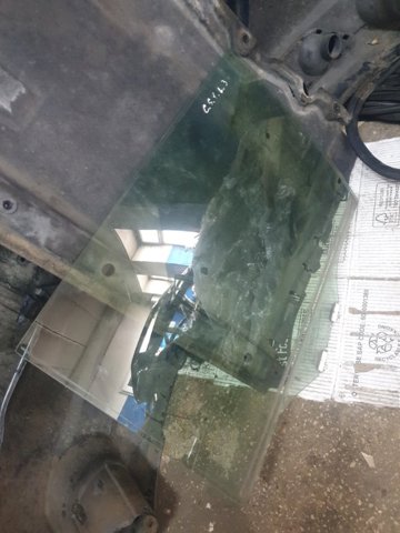 Скло задньої двері лівої 62011AJ110 SUBARU