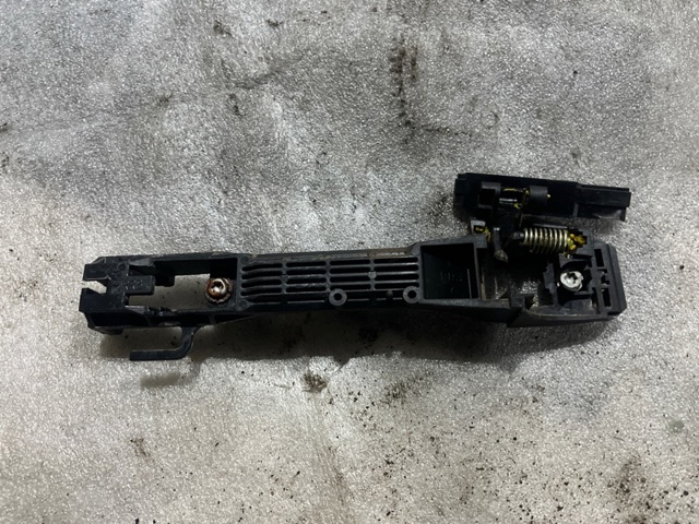 Тримач зовнішньої ручки дверей, задніх правих 62142SC000 SUBARU