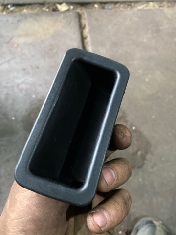 Ручка закриття кришки багажника внутрішня 63160FE010 SUBARU