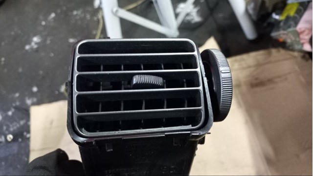 Решітка повітропровода ліва 66110FG010 SUBARU