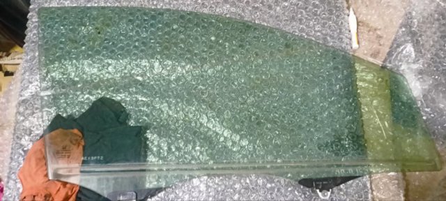 Скло передніх дверей, правих 73300T1GE00 HONDA