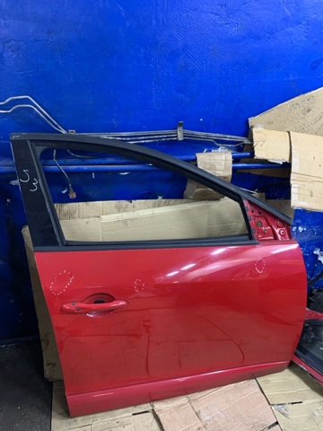 Пасажирські передні двері 801006560R RENAULT