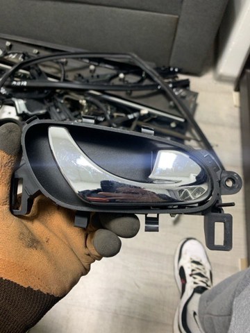 Ручка правих передніх дверей 806704EA1A NISSAN