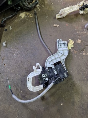 Замок задніх дверей, правих 814203U010 HYUNDAI