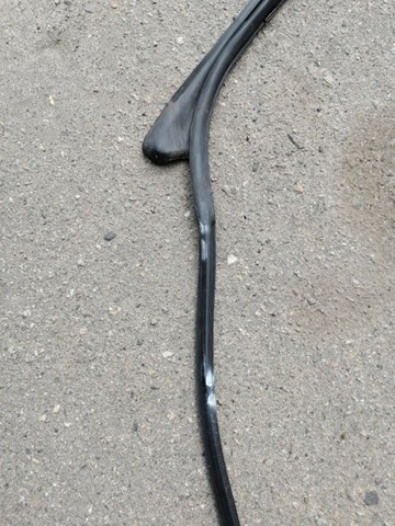 Ущільнювач дверей передніх, правих (на кузові) 821202P000 HYUNDAI