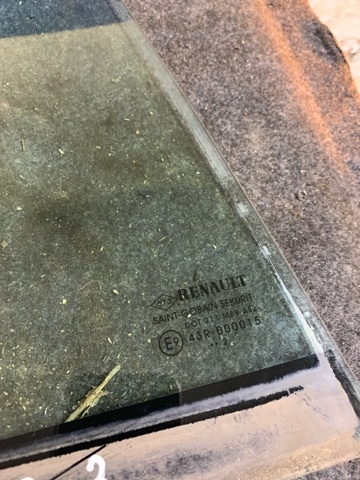 Задня кватирка права 822200012R RENAULT